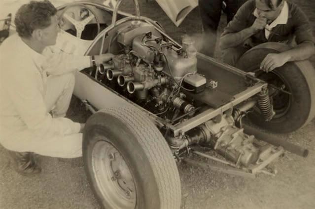 http://i9.photobucket.com/albums/a55/westair/Kombi%20Konnection%20Quiz/HiggsrearofNo11-1.jpg