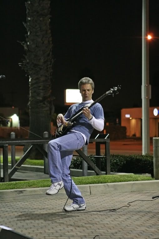 IMAGE: http://i9.photobucket.com/albums/a57/HunterEz/20061210PAToysTots/Band/IMG_0012.jpg