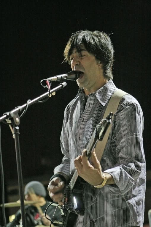 IMAGE: http://i9.photobucket.com/albums/a57/HunterEz/20061210PAToysTots/Band/IMG_0016.jpg