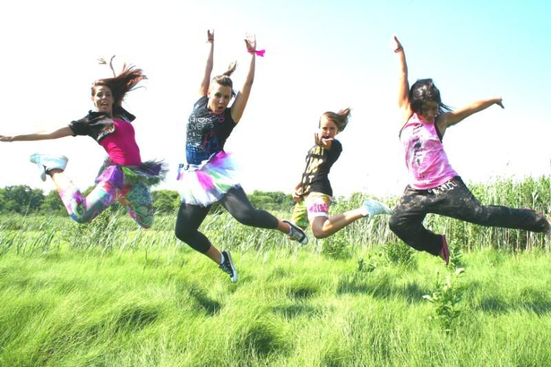 IMAGE: http://i9.photobucket.com/albums/a59/dancinmyazoff/8787f08b.jpg