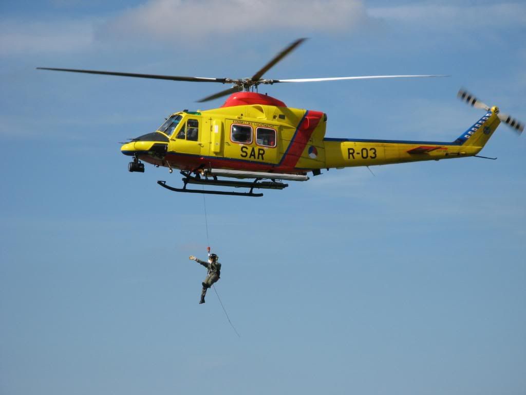 IMAGE: http://i9.photobucket.com/albums/a60/johnrpics/Wings%20and%20Wheels/IMG_1418.jpg