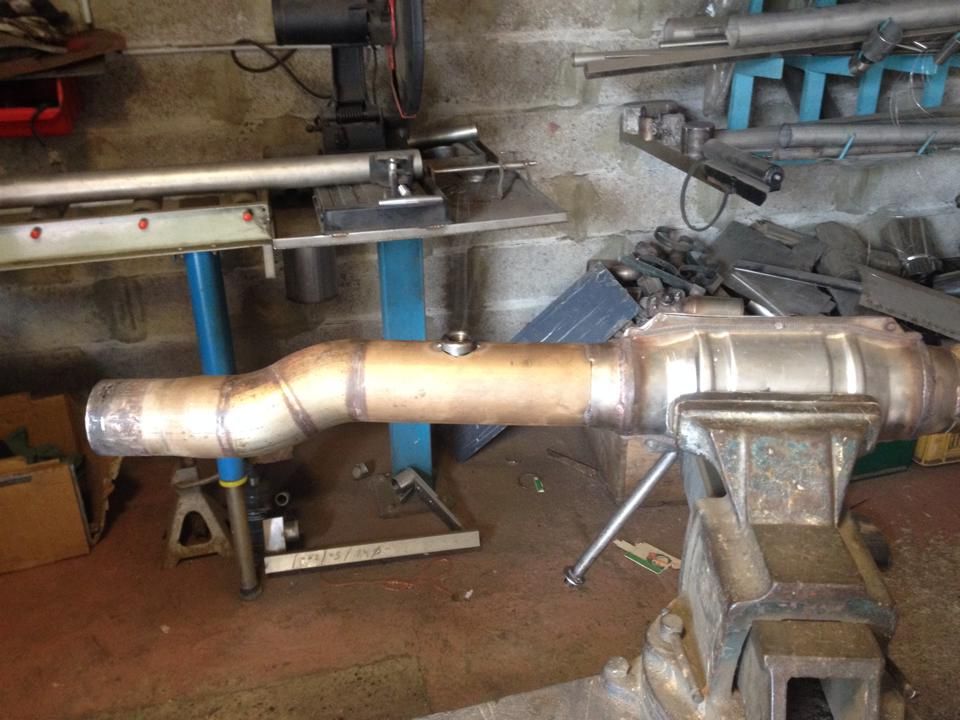 http://i9.photobucket.com/albums/a61/darthrhode/S3/downpipe/dp8.jpg dp8