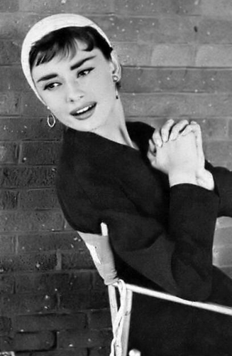  Audrey Hepburn passed away at 7 pm at her home peacefully in her sleep