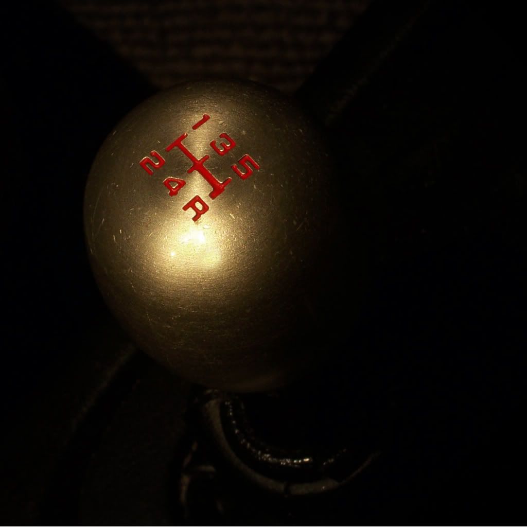 http://i9.photobucket.com/albums/a75/AltimaXX/ShiftKnob1.jpg
