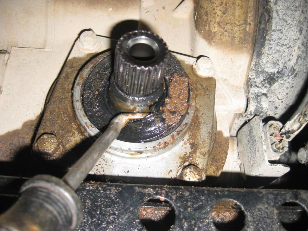 Video Brute Force 750 Changing the Rear Oil Seal MudInMyBlood Forums