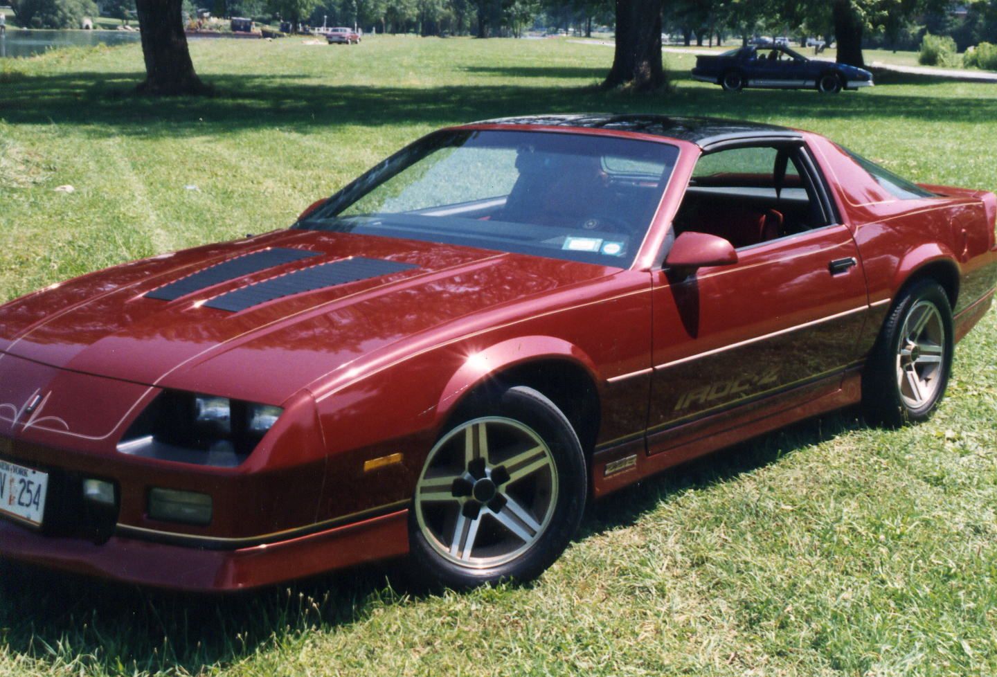 http://i9.photobucket.com/albums/a76/bigjoelster/iroc.jpg