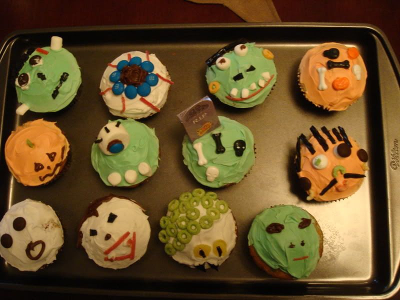 DSC01354.jpg Halloween Cupcakes! image by skyetai