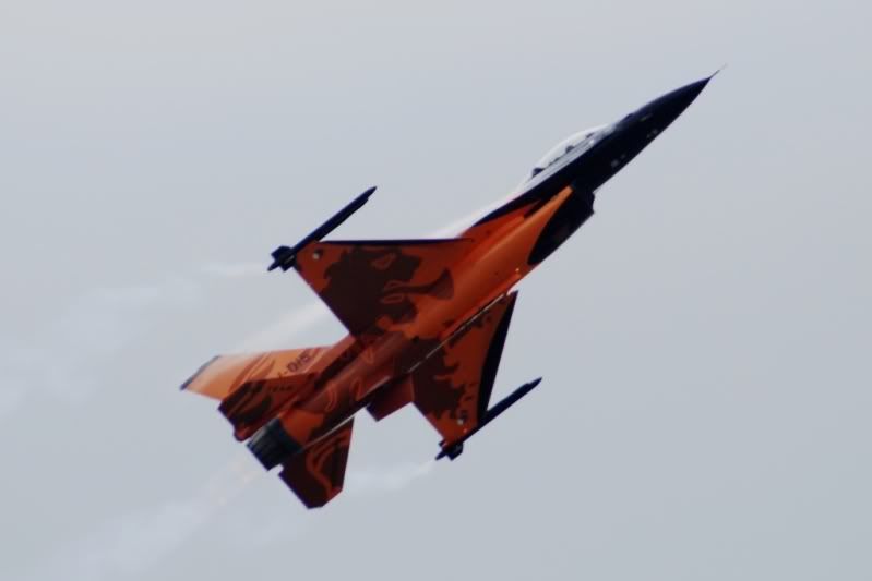http://i9.photobucket.com/albums/a82/pagen/Cosford%20Air%20Show/SF-16s.jpg