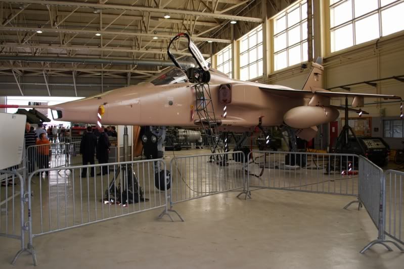 http://i9.photobucket.com/albums/a82/pagen/Cosford%20Air%20Show/cov030S.jpg