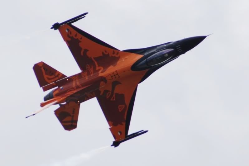 http://i9.photobucket.com/albums/a82/pagen/Cosford%20Air%20Show/sff-16f.jpg
