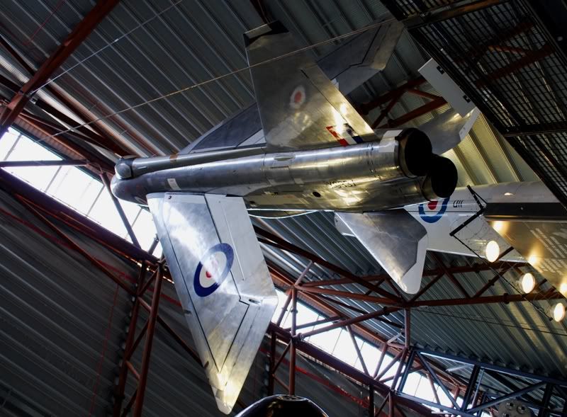 http://i9.photobucket.com/albums/a82/pagen/Cosford/light1.jpg