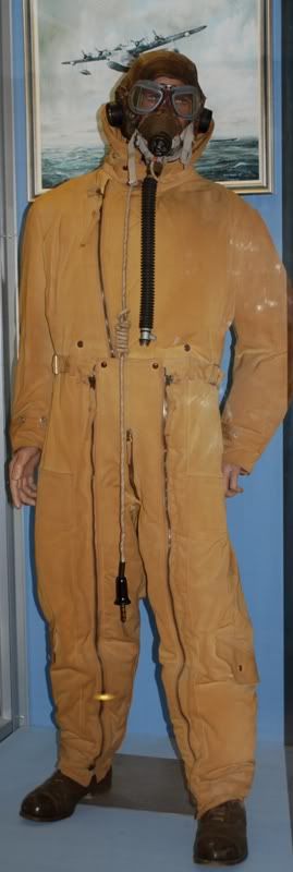 http://i9.photobucket.com/albums/a82/pagen/Cosford/suit.jpg