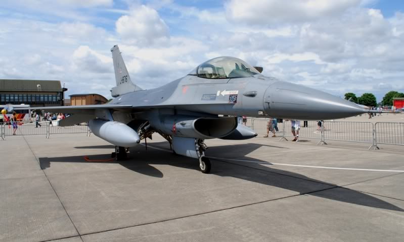http://i9.photobucket.com/albums/a82/pagen/Yeovilton%2010/F-16J-876.jpg