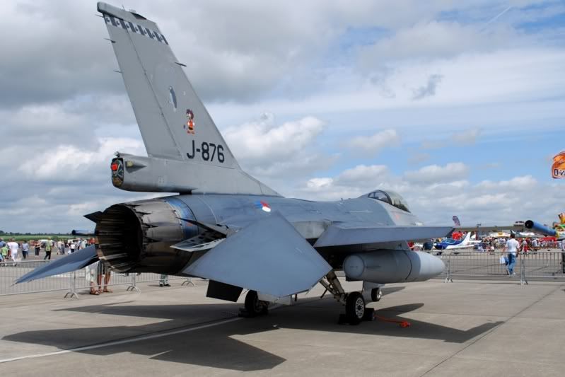 http://i9.photobucket.com/albums/a82/pagen/Yeovilton%2010/F-16J-876a.jpg