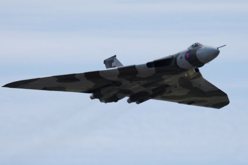 http://i9.photobucket.com/albums/a82/pagen/Yeovilton%2010/Vulcan.jpg