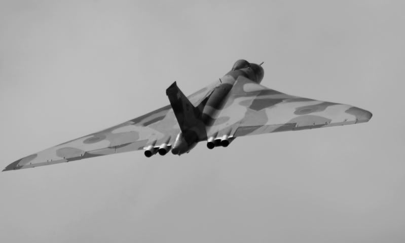 http://i9.photobucket.com/albums/a82/pagen/Yeovilton%2010/Vulcan2.jpg