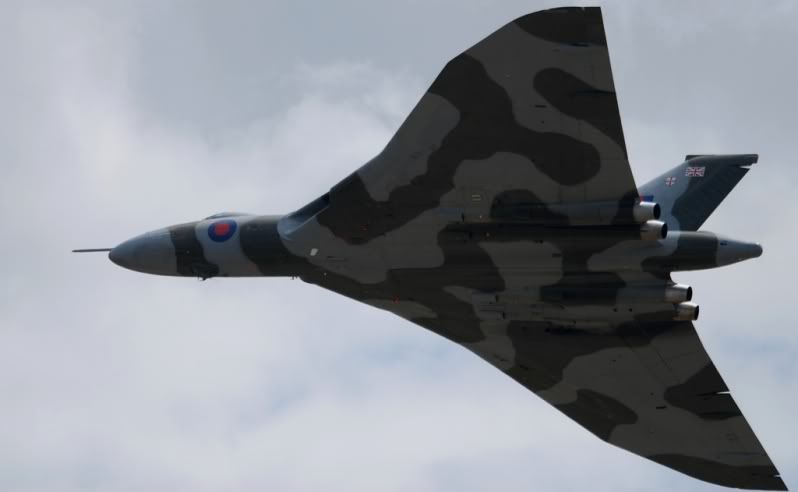 http://i9.photobucket.com/albums/a82/pagen/Yeovilton%2010/Vulcan3.jpg
