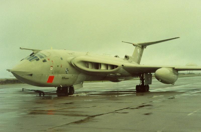 http://i9.photobucket.com/albums/a82/pagen/st%20mawgan%20aircraft/VictorXL190s.jpg