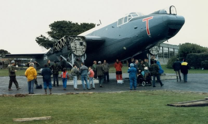 http://i9.photobucket.com/albums/a82/pagen/st%20mawgan%20aircraft/WL795move10.jpg