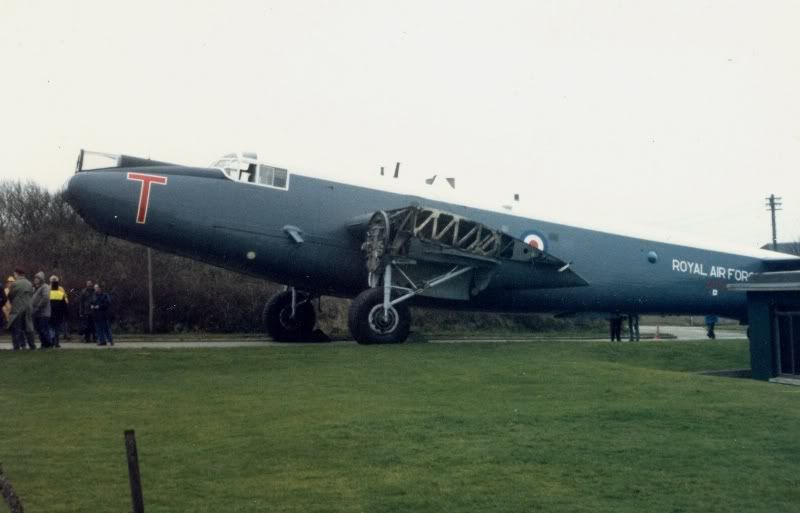 http://i9.photobucket.com/albums/a82/pagen/st%20mawgan%20aircraft/WL795move7.jpg