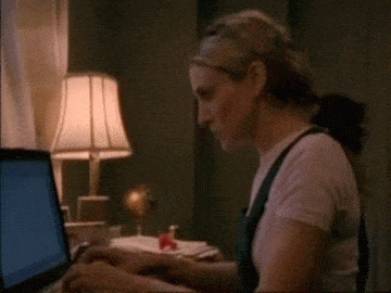 Carrie Bradshaw typing