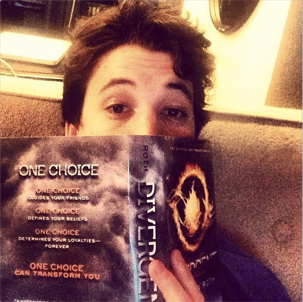 Miles Teller Reads Divergent