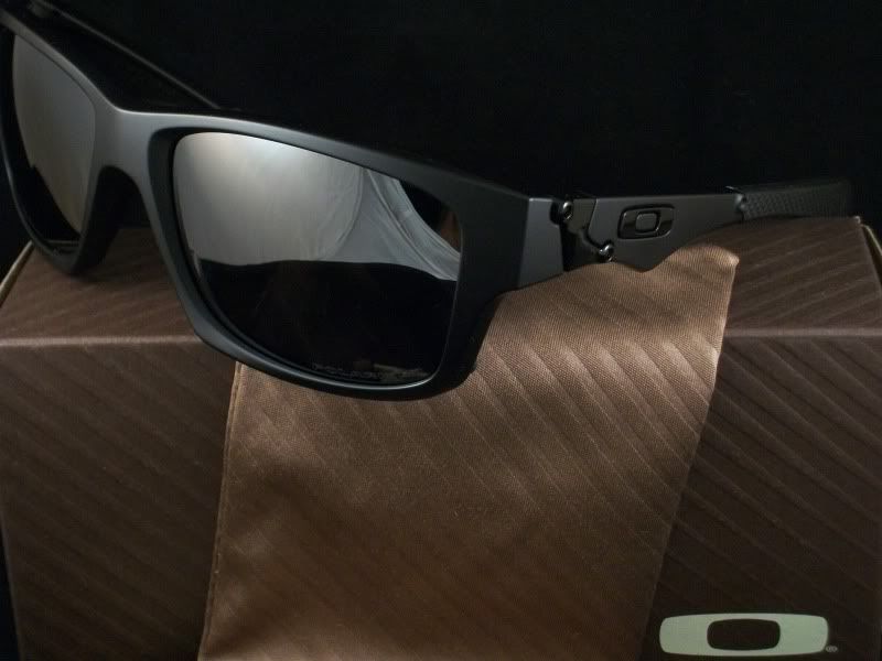 oakley jupiter black iridium polarized