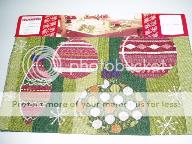 CHRISTMAS TREE HOLIDAY GREEN WITH ORNAMENTS BULB TAPESTRY PLACEMAT 